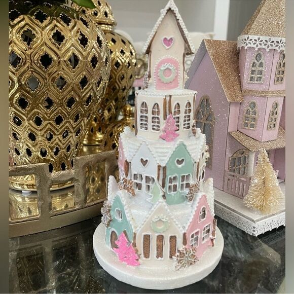 New Pastel Gingerbread Sugar Castle - Picture 7 of 15